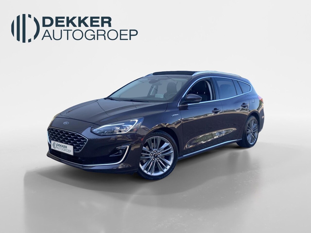 Ford Focus Wagon - 1.0 EcoBoost 125 pk Vignale Wagon Panoramadak - Design Pack - Winter Pack - Lederen bekled - AutoWereld.nl