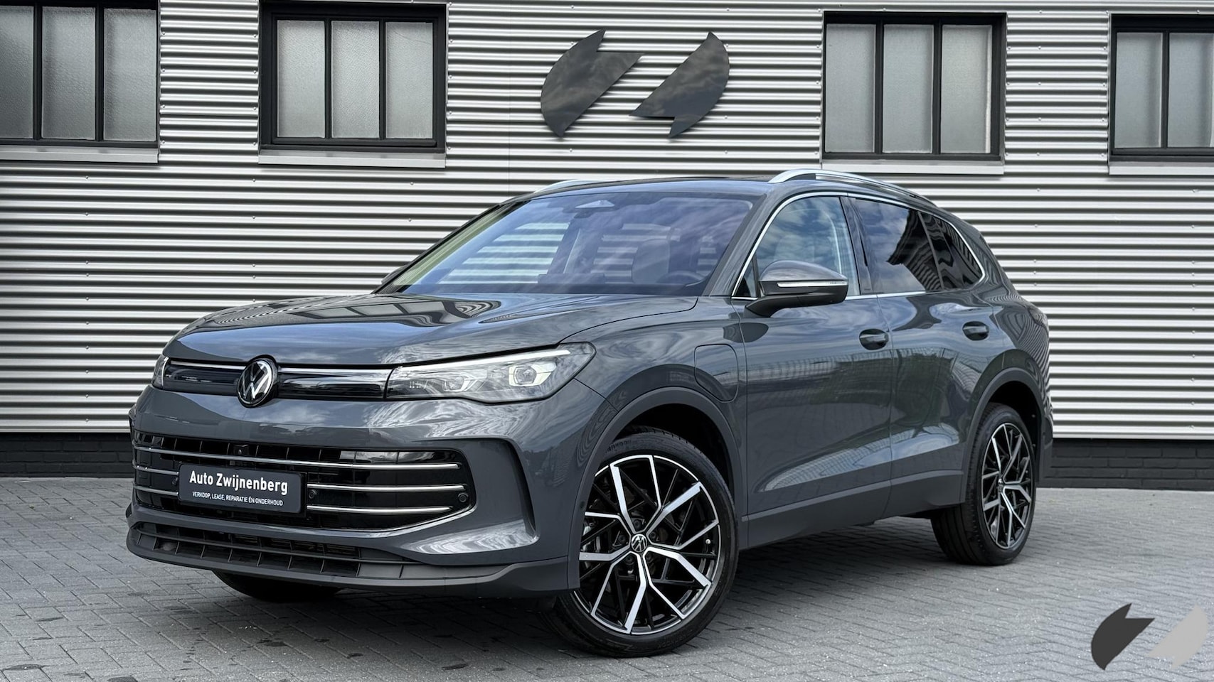 Volkswagen Tiguan - 1.5 eHybrid Elegance Pano | Head up | Trekh - AutoWereld.nl