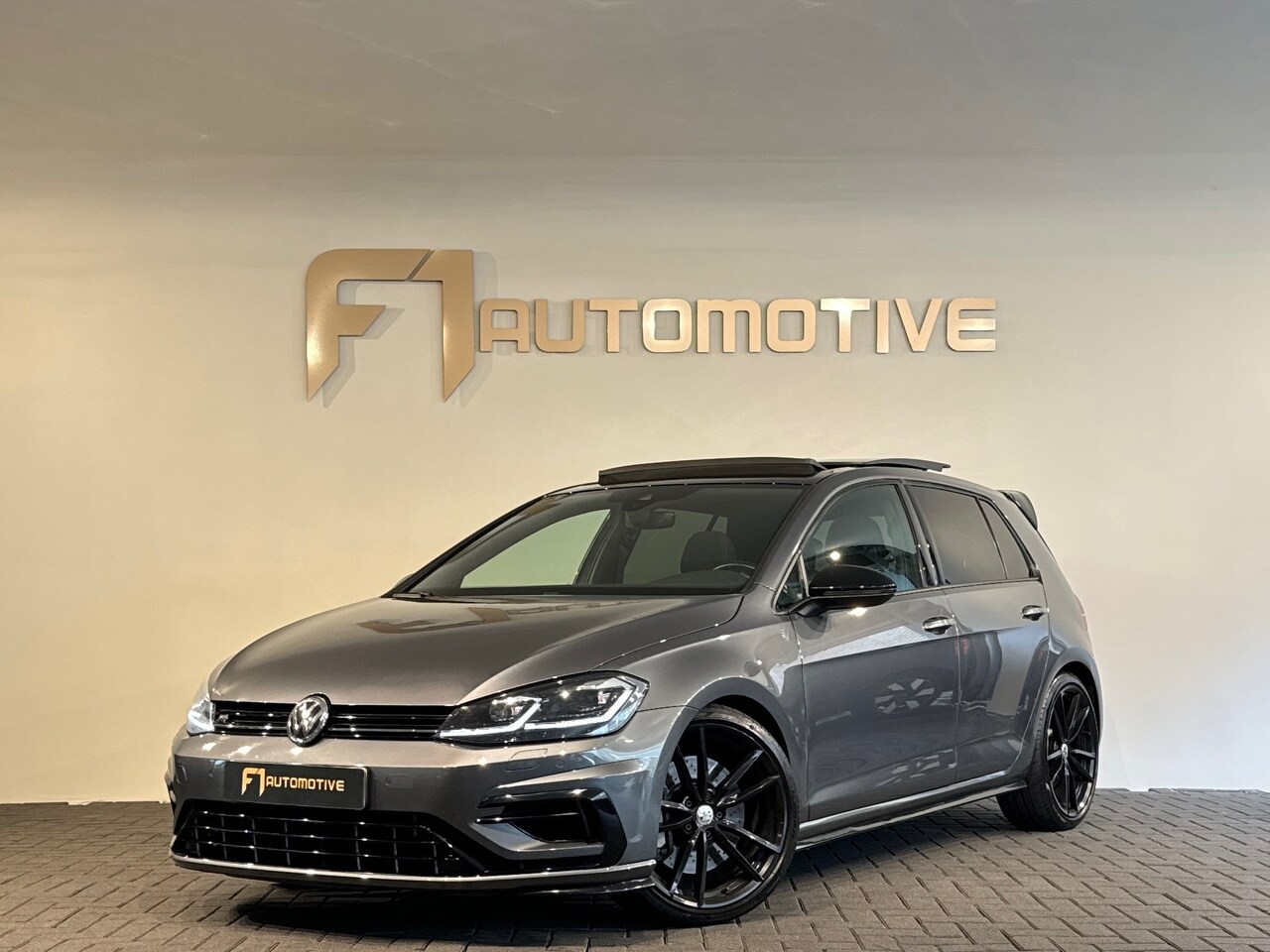 Volkswagen Golf - 2.0 TSI 4Motion R Pano|Keyless|Sfeer|DCC - AutoWereld.nl
