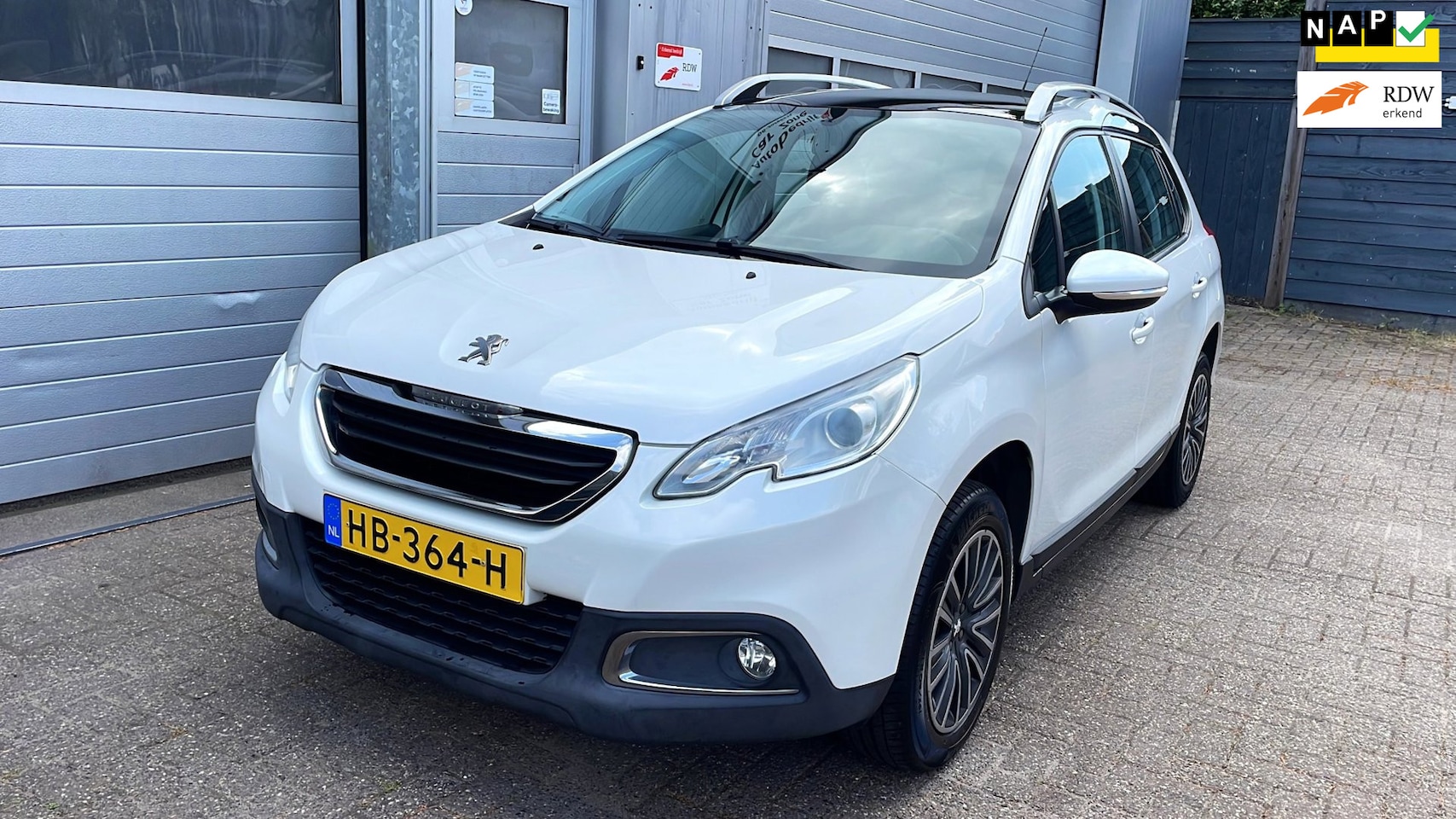 Peugeot 2008 - 1.2 PureTech Active-Navi-Panorama-Airco-Cruise - AutoWereld.nl