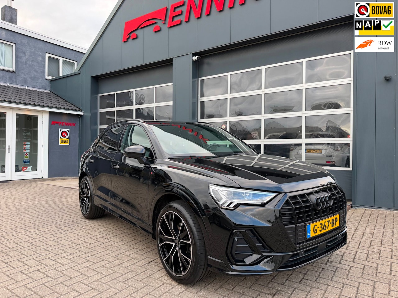 Audi Q3 - 35 TFSI S Line / Pano / Sportleder / B&O / Trekhaak / Virtual / LED / Keyless. - AutoWereld.nl