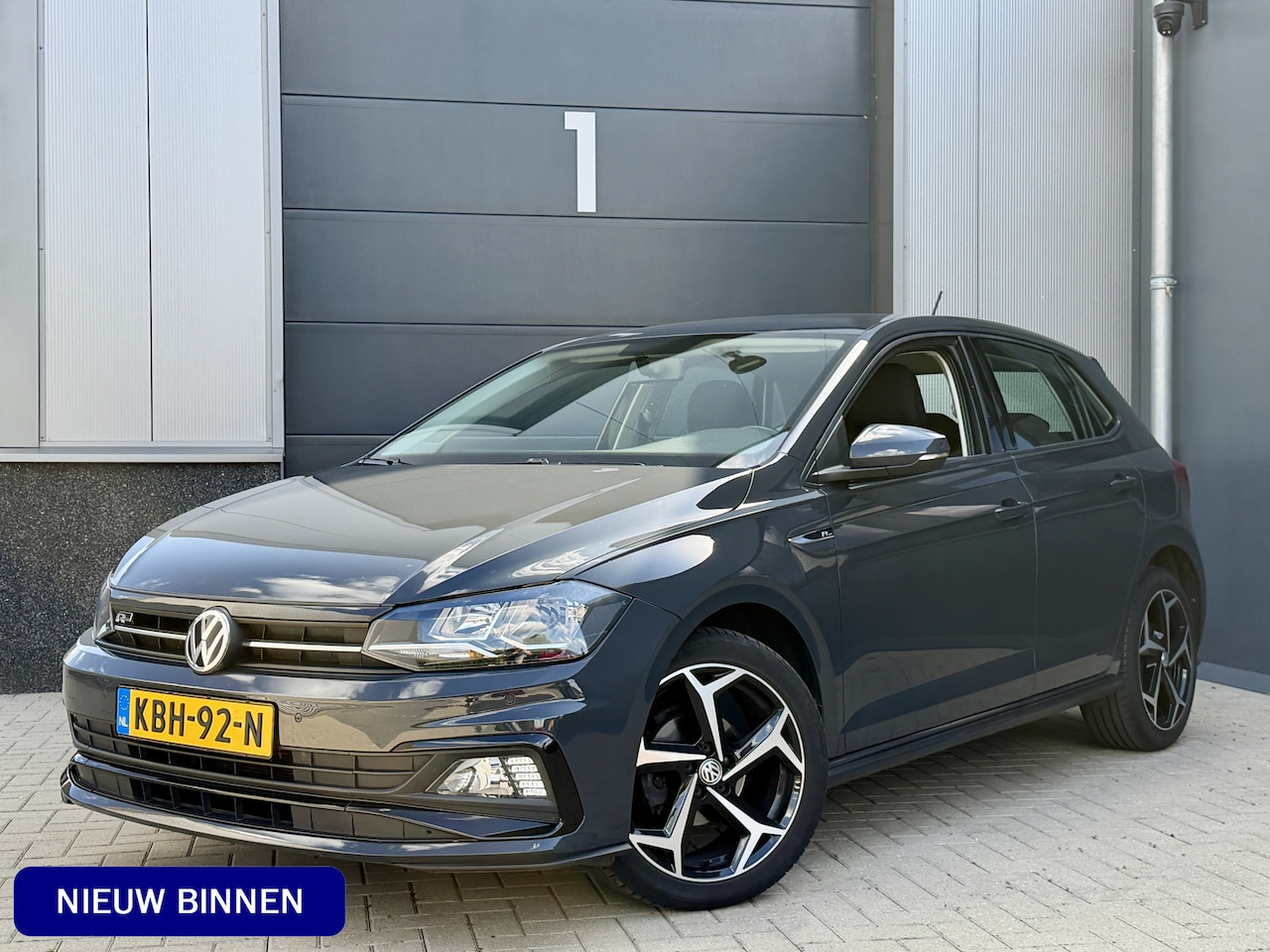 Volkswagen Polo - 1.0 TSI *R-Line* Stoelverwarming / Apple Carplay / Urano Grau / PDC V&A / LED / Bluetooth - AutoWereld.nl