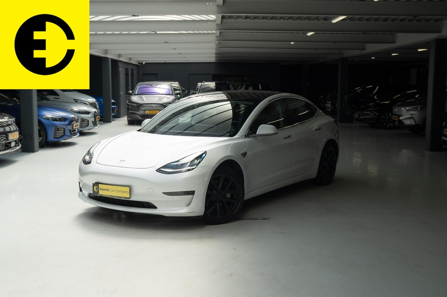 Tesla Model 3 - Long Range RWD Long Range AWD 75 kWh | Stoelverwarming | Camera | Pano dak - AutoWereld.nl