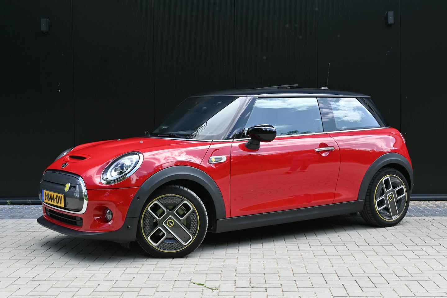 MINI Electric - Yours 33 kWh Pano, H&K, Head up, full option - AutoWereld.nl