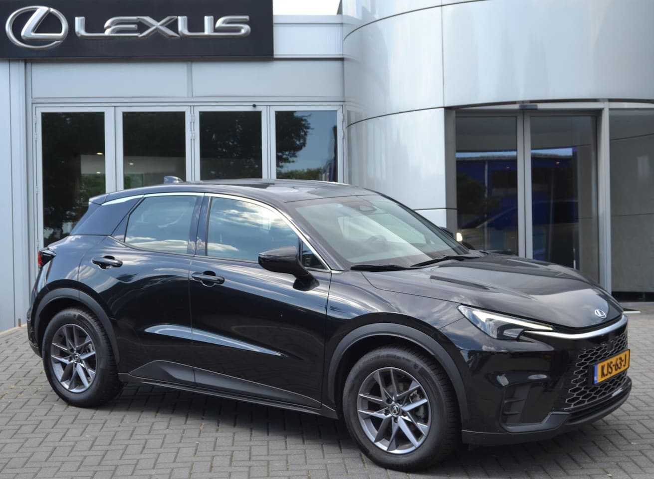 Lexus LBX - 2WD STOELVERW STUURVERW PARK-SENSOR BLIND-SPOT CARPLAY LENDESTEUN - AutoWereld.nl
