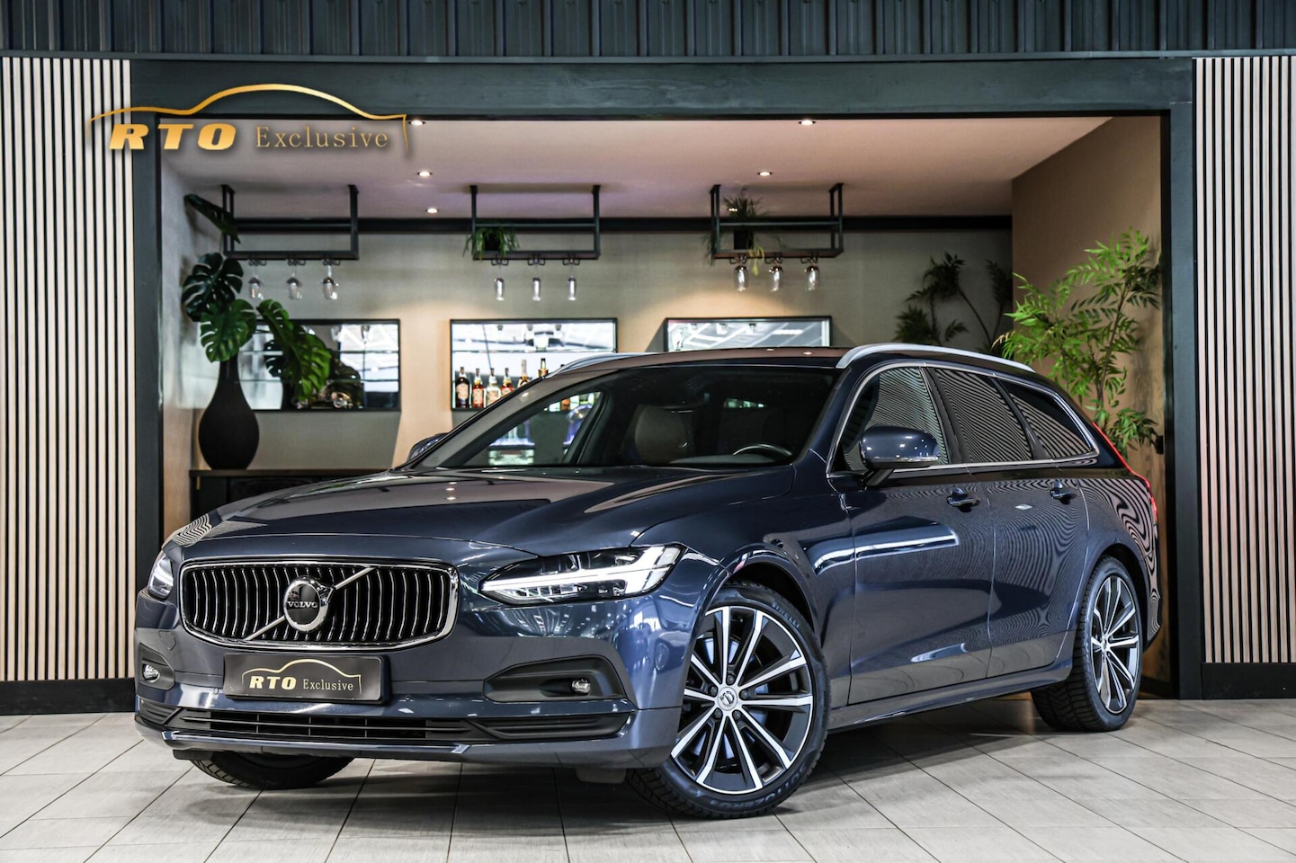 Volvo V90 - 2.0 B4 Business Pro LEER TREKHAAK CAMERA CARPLAY NAVI ADAPTIEF CRUISE. - AutoWereld.nl