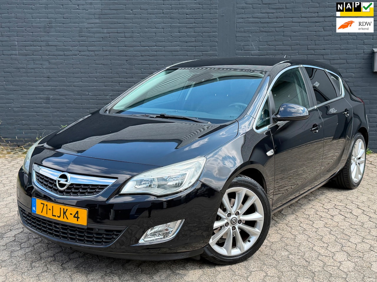 Opel Astra - 1.6 Turbo Cosmo|NAVI|LEER|CLIMA|NAP|APK - AutoWereld.nl