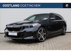 BMW i5 Touring - eDrive40 M Sport / Trekhaak / Panoramadak / Comfort Access / Achteruitrijcamera / Adaptiev