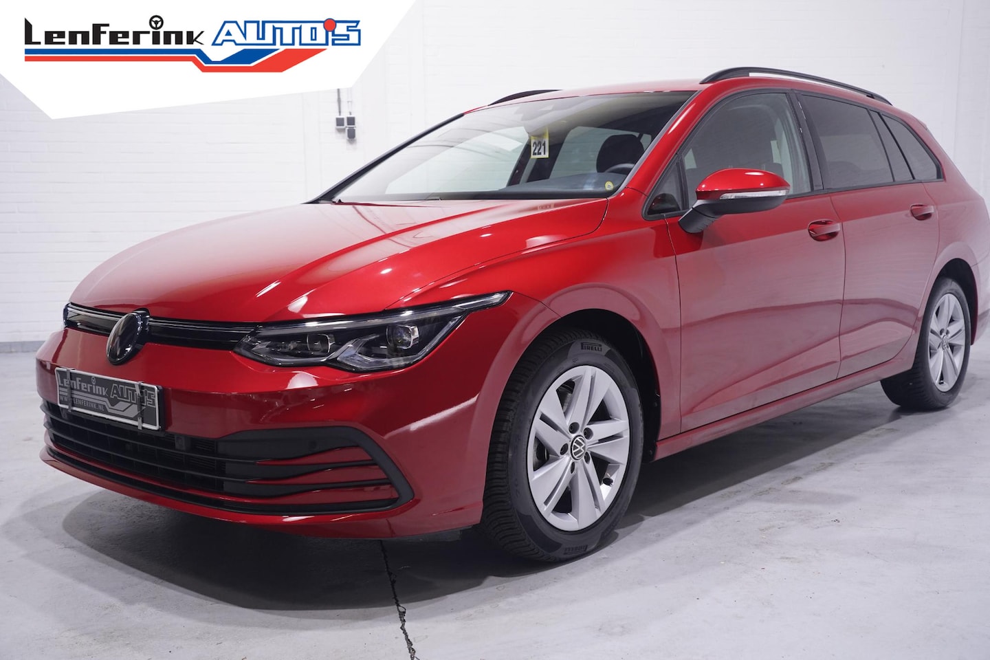 Volkswagen Golf Variant - 1.5 eTSI Life Navi Apple Carplay wegklapbare-Trekhaak Achteruitrijcamera private glas 3-Zo - AutoWereld.nl