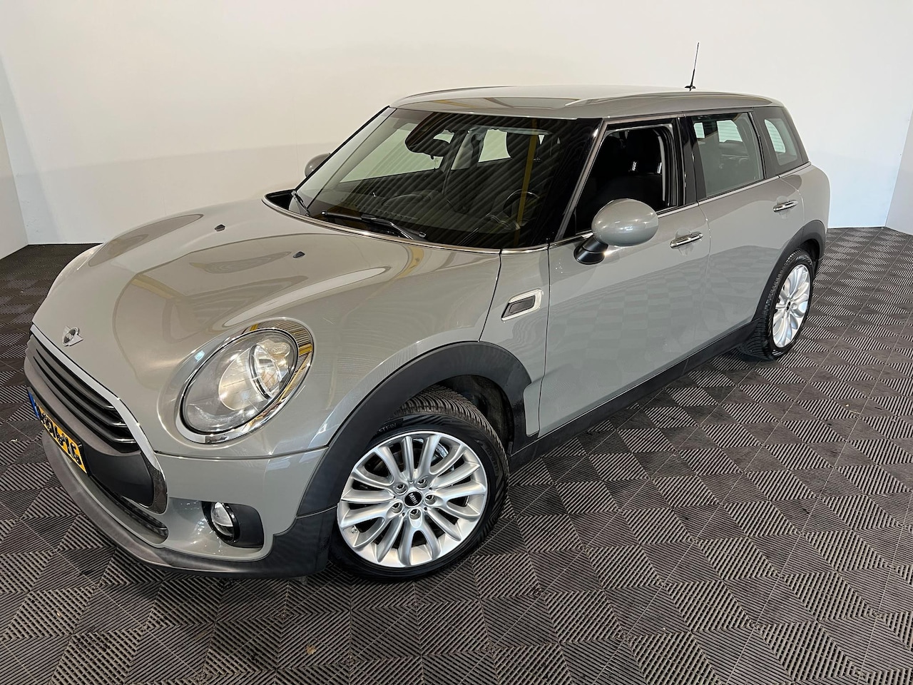 MINI Clubman - 1.5 One Pepper Business Plus - AutoWereld.nl