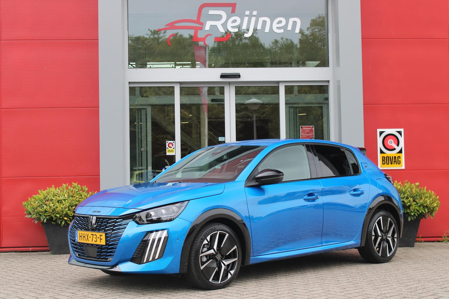 Peugeot 208 - 1.2 Hybrid 145PK AUTOMAAT GT | CAMERA VOOR + ACHTER | NAVIGATIE | DRAADLOZE APPLE CARPLAY/ - AutoWereld.nl