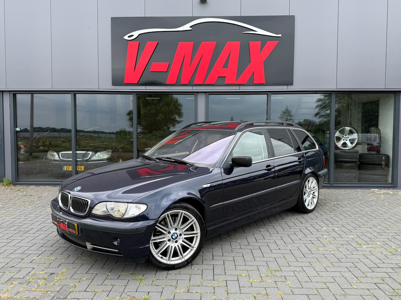 BMW 3-serie - 330i AUT H/Kardon Xenon Dak Stoelvw Leer Memory Trekhaak - AutoWereld.nl
