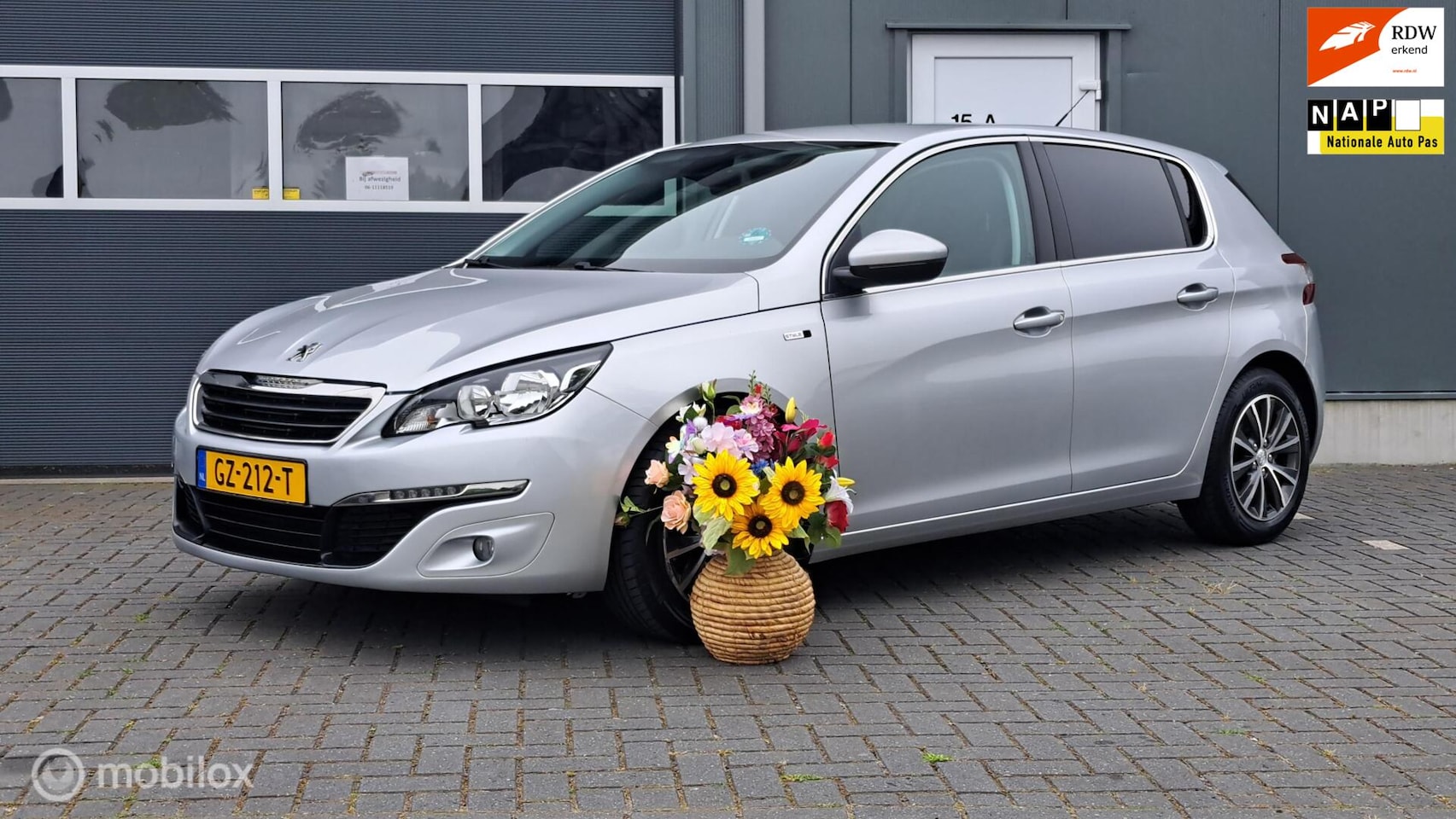 Peugeot 308 - 1.2 PureTech Style 1.2 PureTech Style - AutoWereld.nl