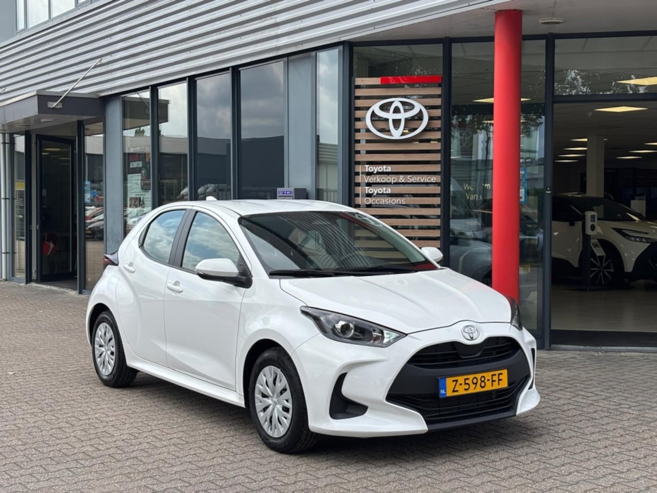 Toyota Yaris - 1.5 Hyb. 115 Comfort | Automaat | 8.211 km!! | Apple Carplay | A. camera | Climate control - AutoWereld.nl