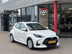 Toyota Yaris - 1.5 Hyb. 115 Comfort | Automaat | 8.211 km | Apple Carplay | A. camera | Climate control