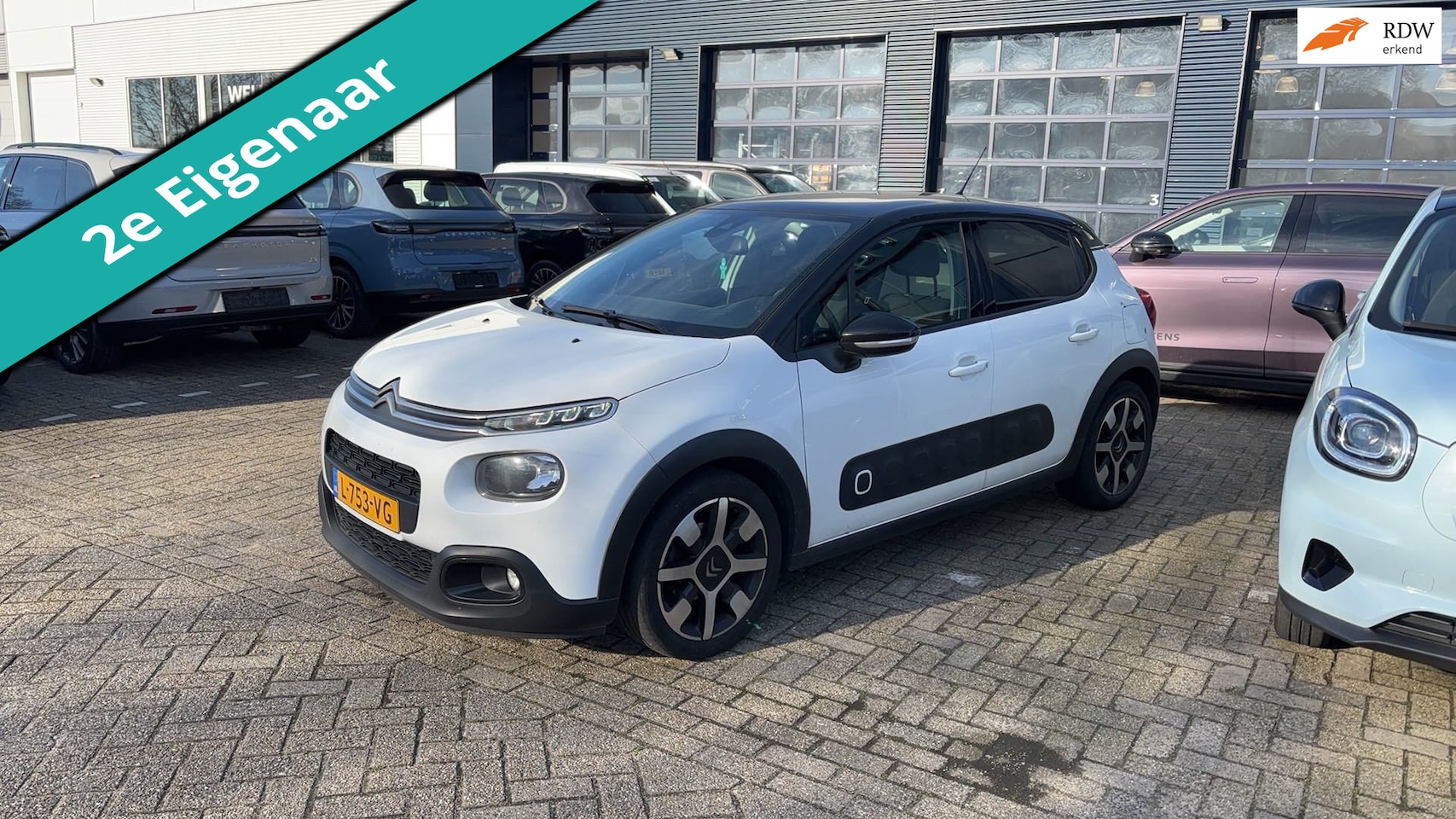 Citroën C3 - 1.2i S&S 2e eig. Historie Clima Cruise Panorama Carplay PDC - AutoWereld.nl