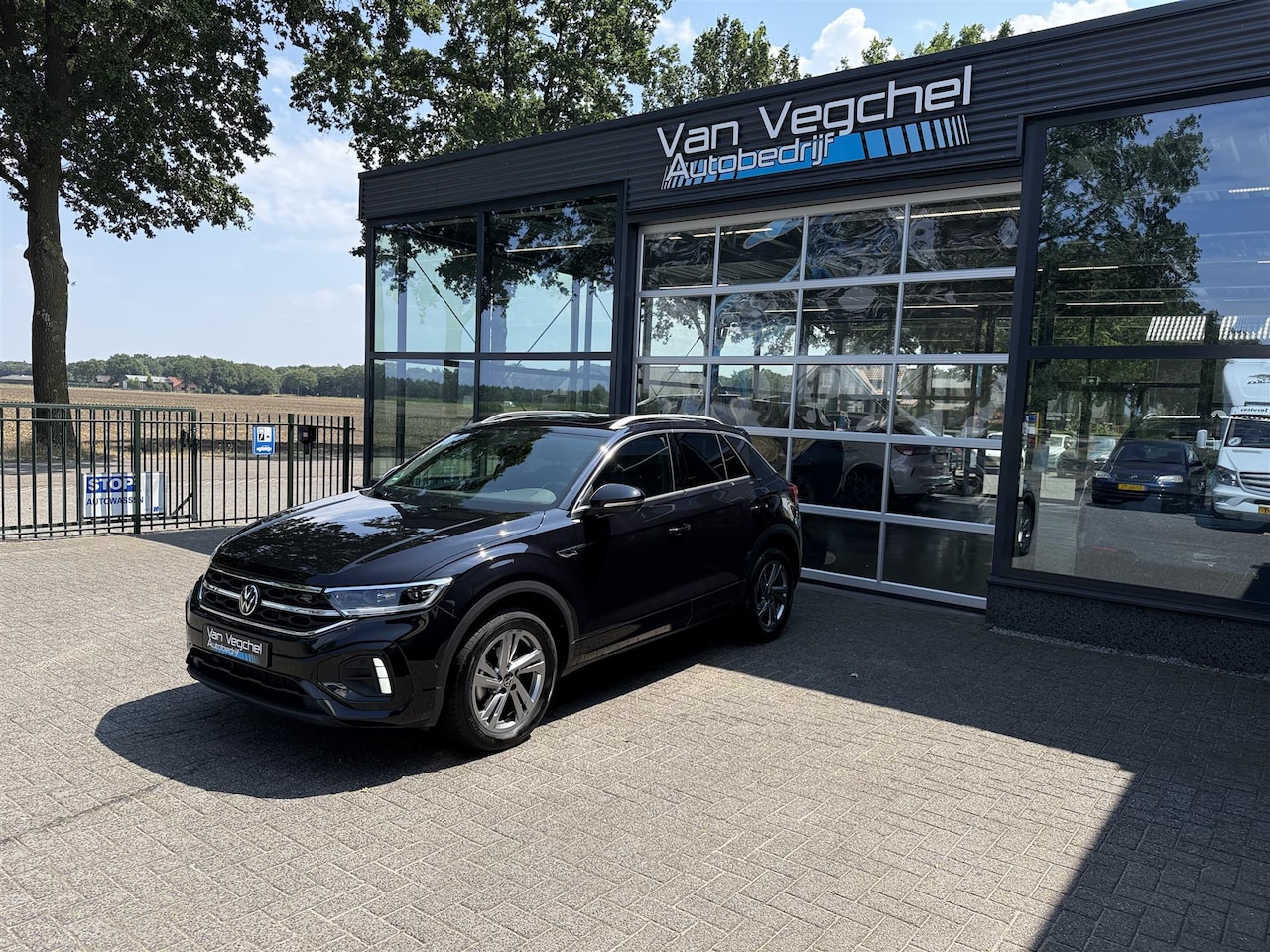 Volkswagen T-Roc - 1.5 TSI R-Line / Panorama / Virtual / LED / Elect. Achterklep / DAB / Carplay / Massage / - AutoWereld.nl