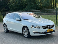 Volvo V60 - 2.4 D6 AWD Plug-In Hybrid Summum /Xenon/Pano/Camera/