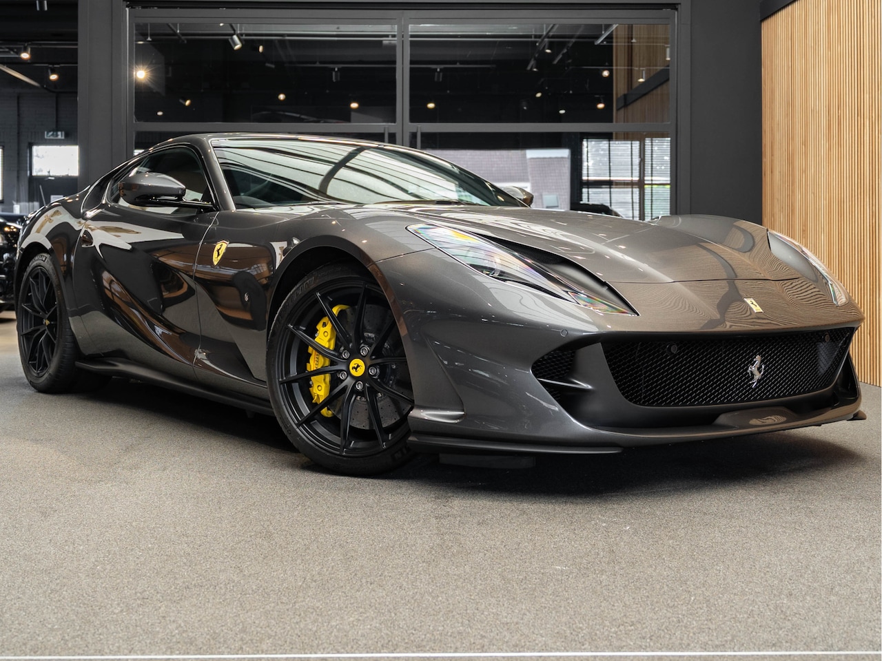 Ferrari 812 Superfast - V12 HELE Carbon Sport Stoelen 6.5 V12 Superfast HELE - AutoWereld.nl
