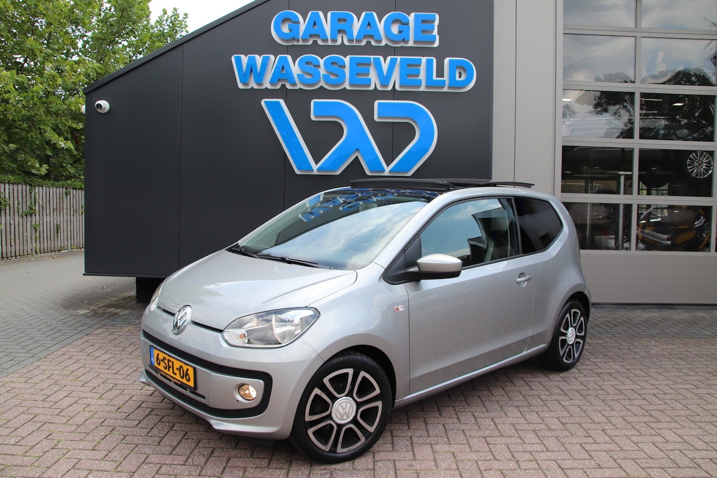 Volkswagen Up! - 1.0 High Up! 1-Eigen-Cruise/Pano/Schuif-Kantel/Park.sens - AutoWereld.nl