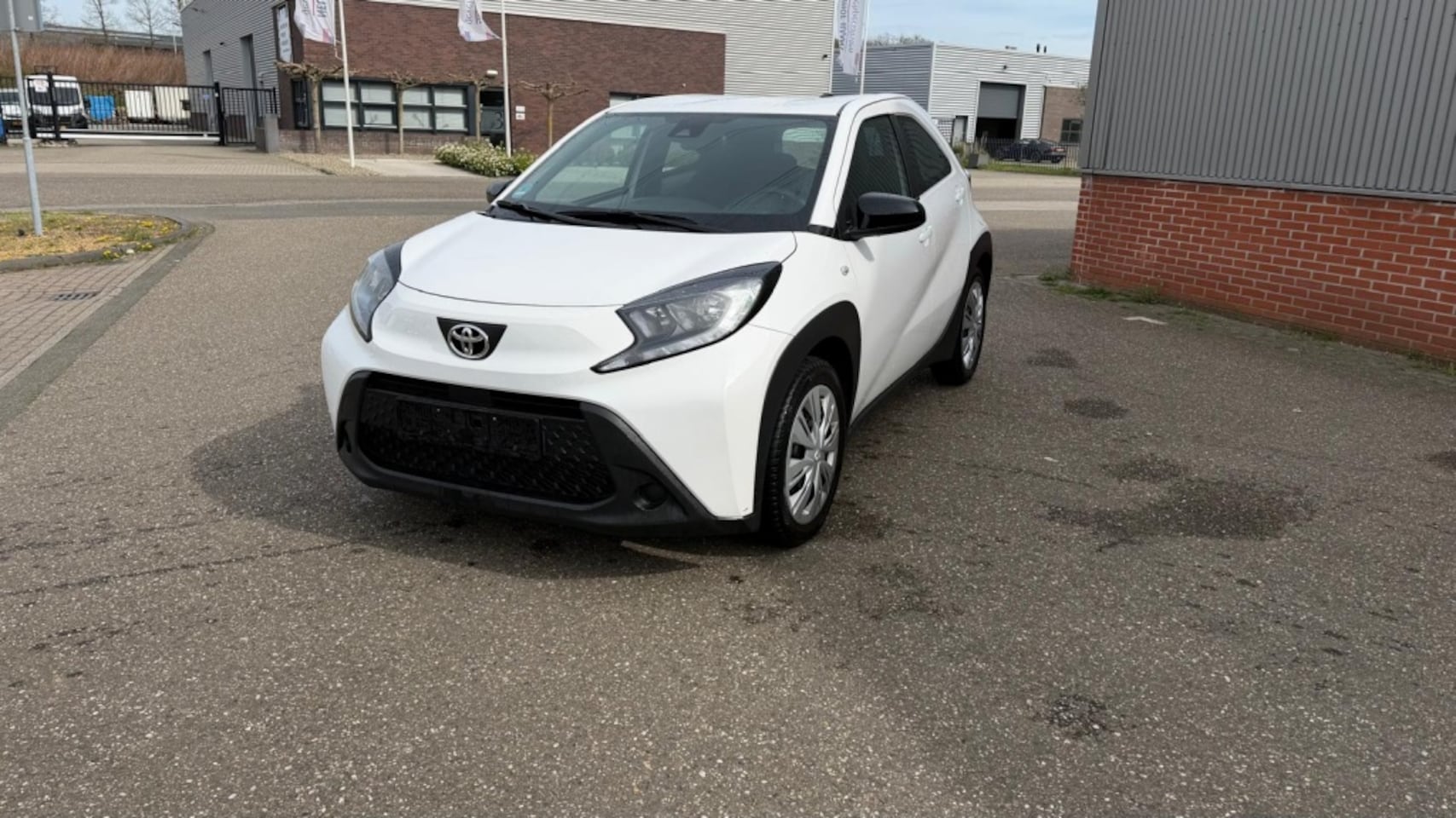 Toyota Aygo X - 1.0 VVT-i MT play 1.0 VVT-i MT Play - AutoWereld.nl