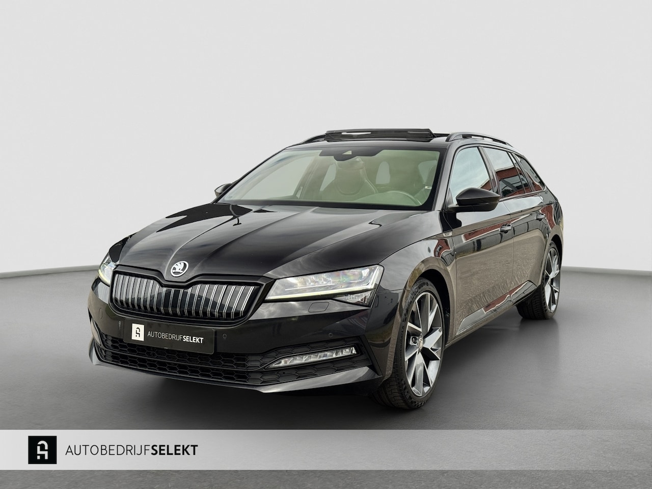 Skoda Superb Combi - 1.4 TSI iV Sportline | Pano | Matrix LED | Trekhaak | Memory | ACC | Side Assist | Keyless - AutoWereld.nl
