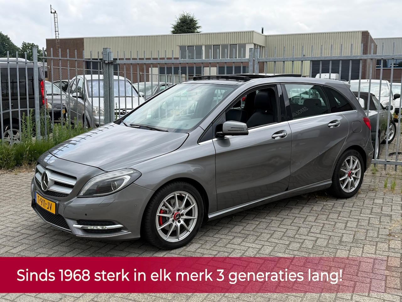 Mercedes-Benz B-klasse - 180 Ambition HOGE INSTAP! PANORAMA l LEER l XENON l NAVI l AIRCO l PDC l LED! VOL OPTIE'S! - AutoWereld.nl