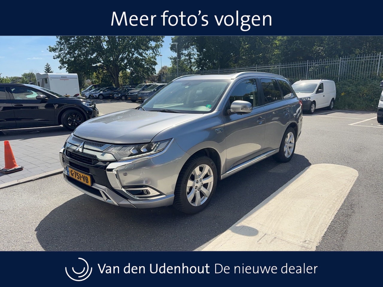 Mitsubishi Outlander - 2.4 PHEV Intense+ / Navigatie / Schuif/kanteldak / Camera / Trekhaak - AutoWereld.nl