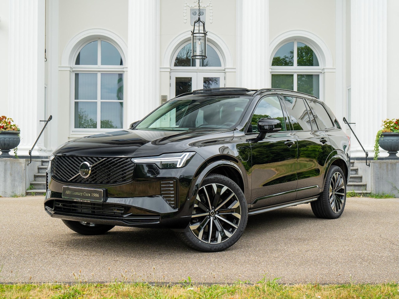 Volvo XC90 - 2.0 T8 Plug-in hybrid AWD Ultra Dark | Pano | HarmanK | Luchtvering | Head-up | Trekhaak | - AutoWereld.nl