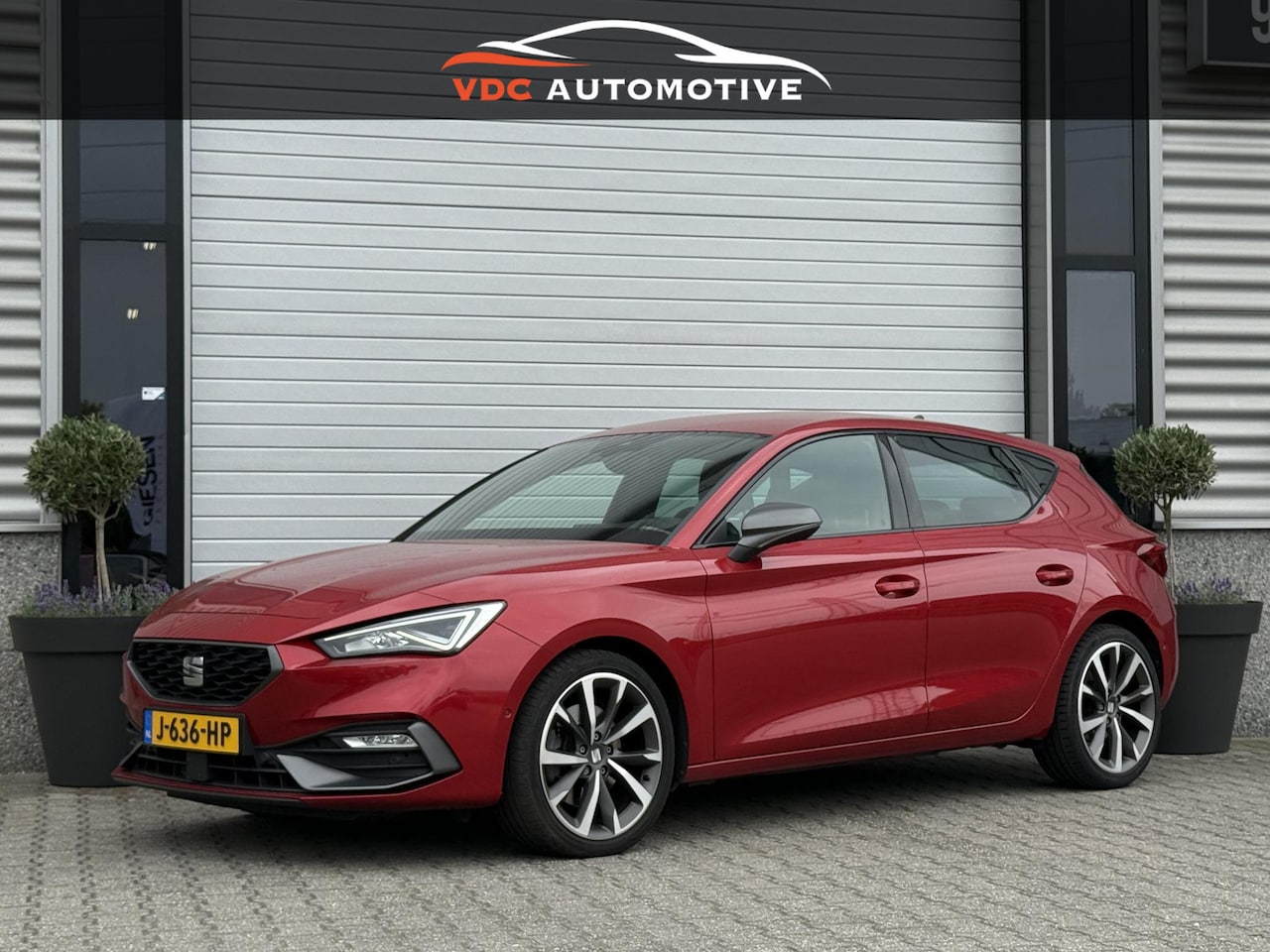 SEAT Leon - 1.5 eTSI FR FR | Carplay | ACC | DCC | LED | Parkeersensoren | Trekhaak | Dealer Onderhoud - AutoWereld.nl
