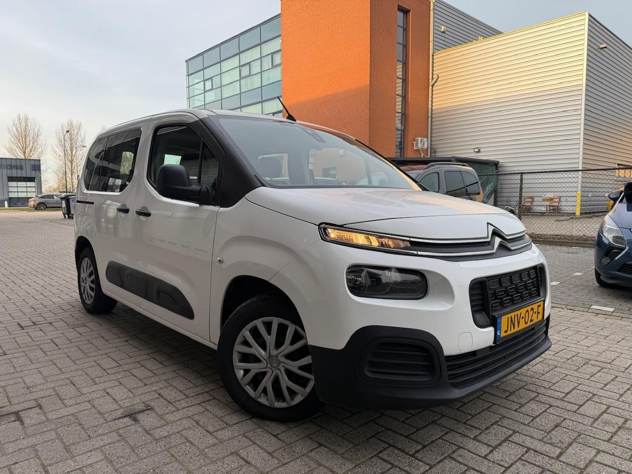 Citroën Berlingo - 1.2 Benzine | Trekhaak | Bluetooth | 5 zit - AutoWereld.nl