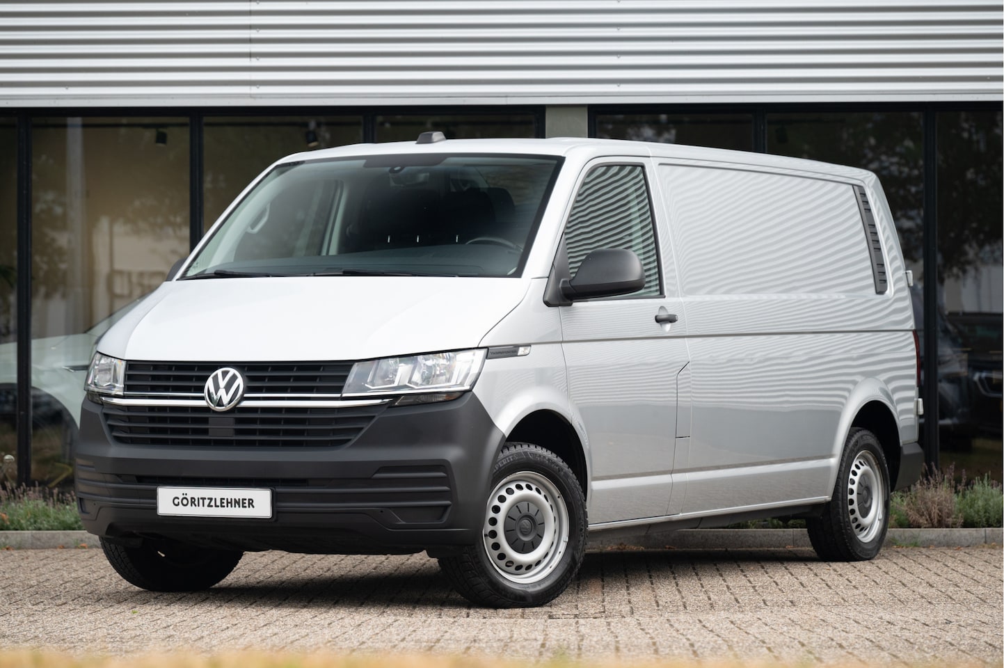 Volkswagen Transporter - 2.0 TDI L2H1 32 Comfortline | ACC | PDC | Navi by App | DAB - AutoWereld.nl