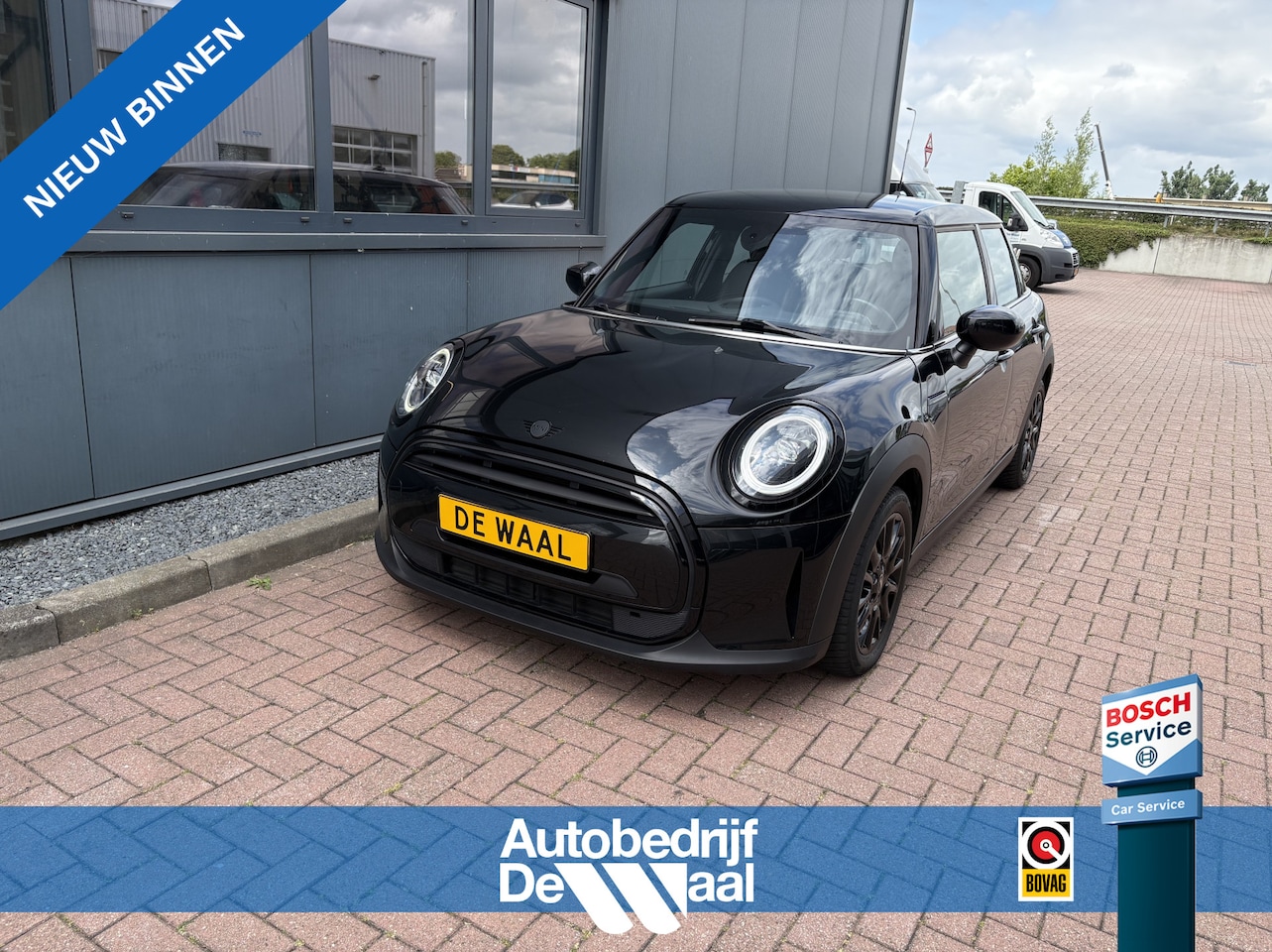 MINI 5-Deurs - 1.5 Automaat 136pk Cooper 5-drs. LEDER/NAVI/CARPLAY/CLIMA/PDC/LED - AutoWereld.nl