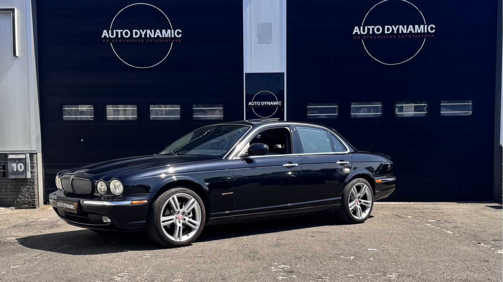 Jaguar XJ - 3.5 V8 Executive | Youngtimer | Perfecte staat | Leer | Navi | Nieuwstaat - AutoWereld.nl