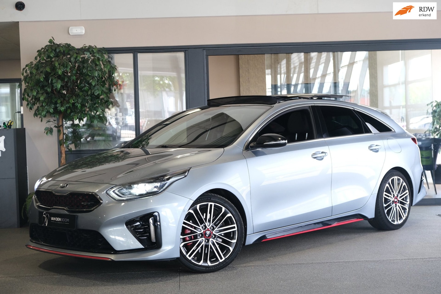 Kia Pro cee'd - 1.6 T-GDI GT AUT 204PK Pano Trek Navi Leder Led JBL - AutoWereld.nl