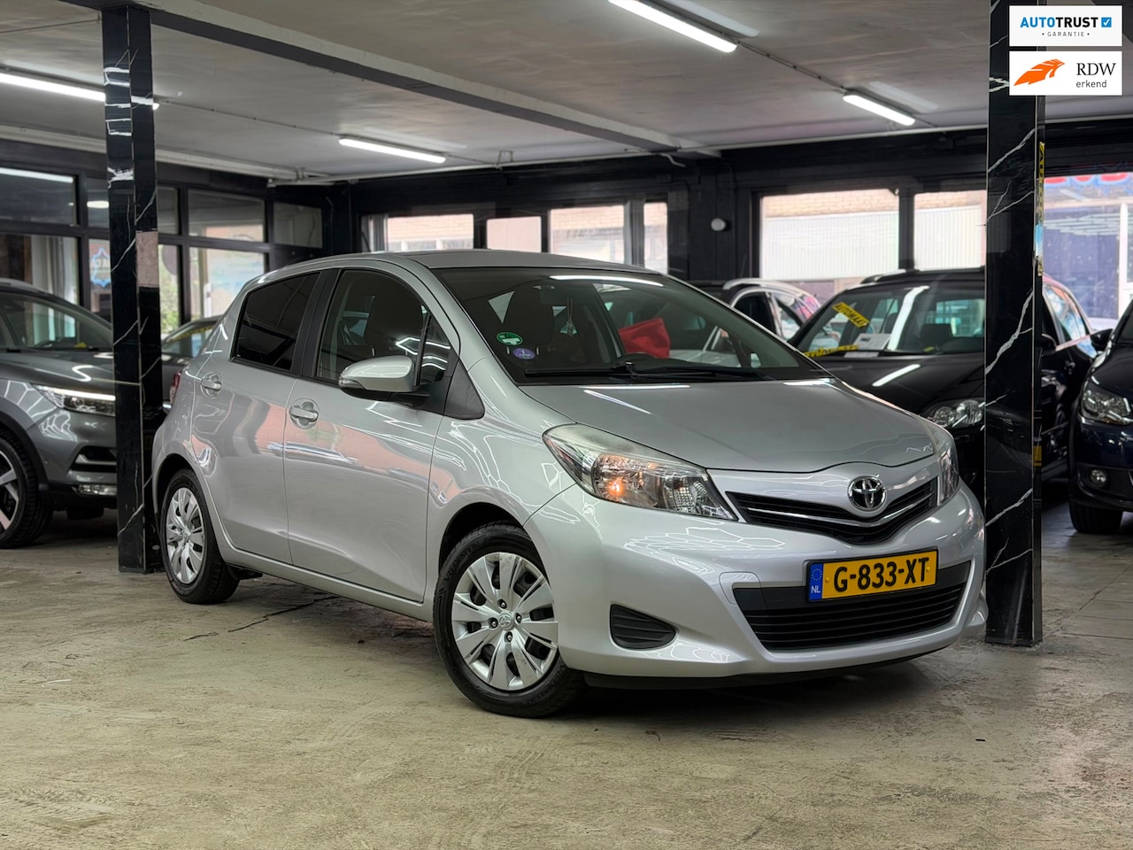 Toyota Yaris - 1.3 VVT-i Dynamic Automaat | Navi | Airco - AutoWereld.nl