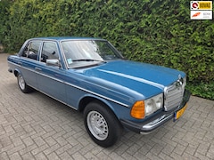 Mercedes-Benz 200-280 (W123) - 200