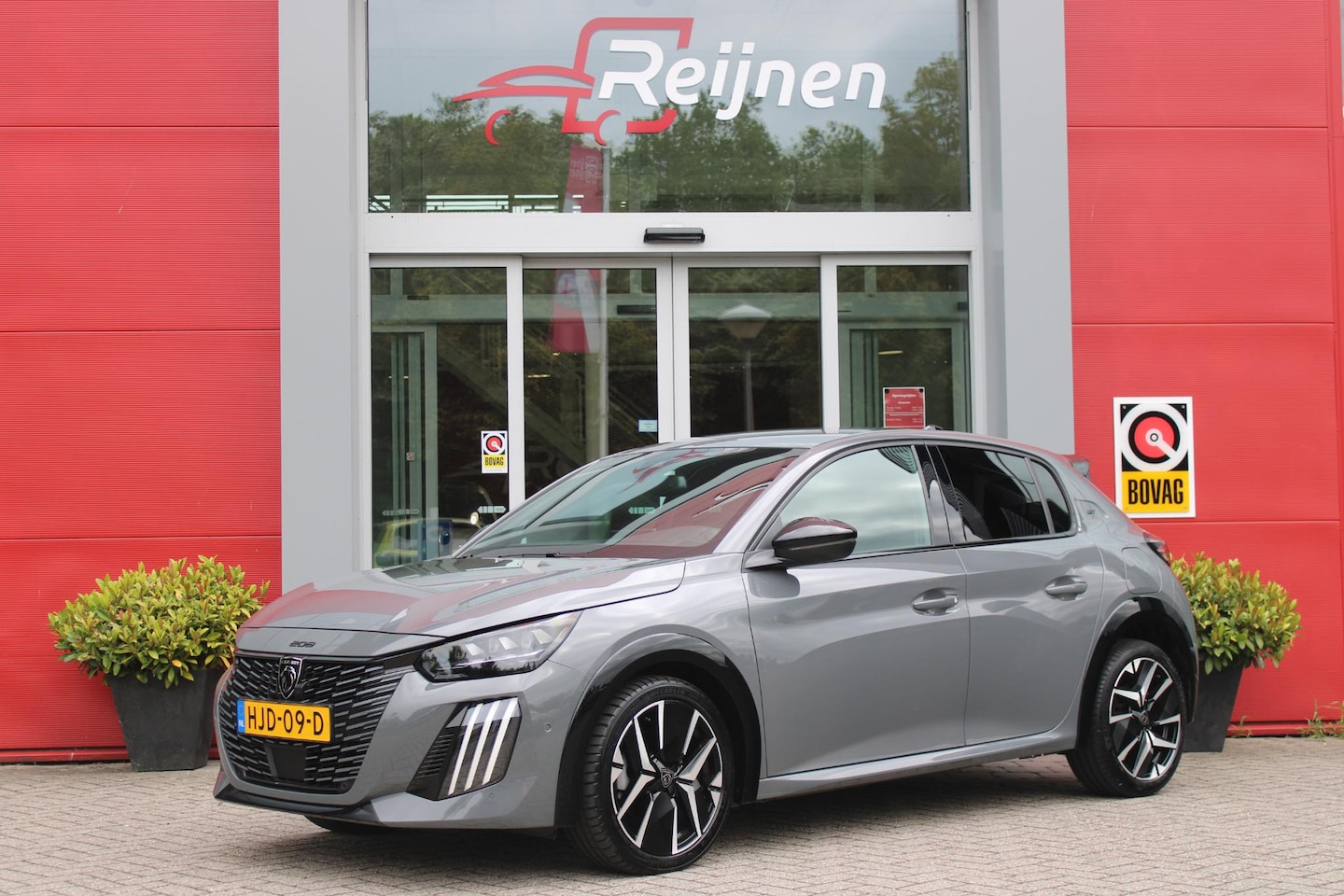 Peugeot 208 - 1.2 Hybrid 145PK AUTOMAAT GT | CAMERA VOOR + ACHTER | NAVIGATIE | DRAADLOZE APPLE CARPLAY/ - AutoWereld.nl