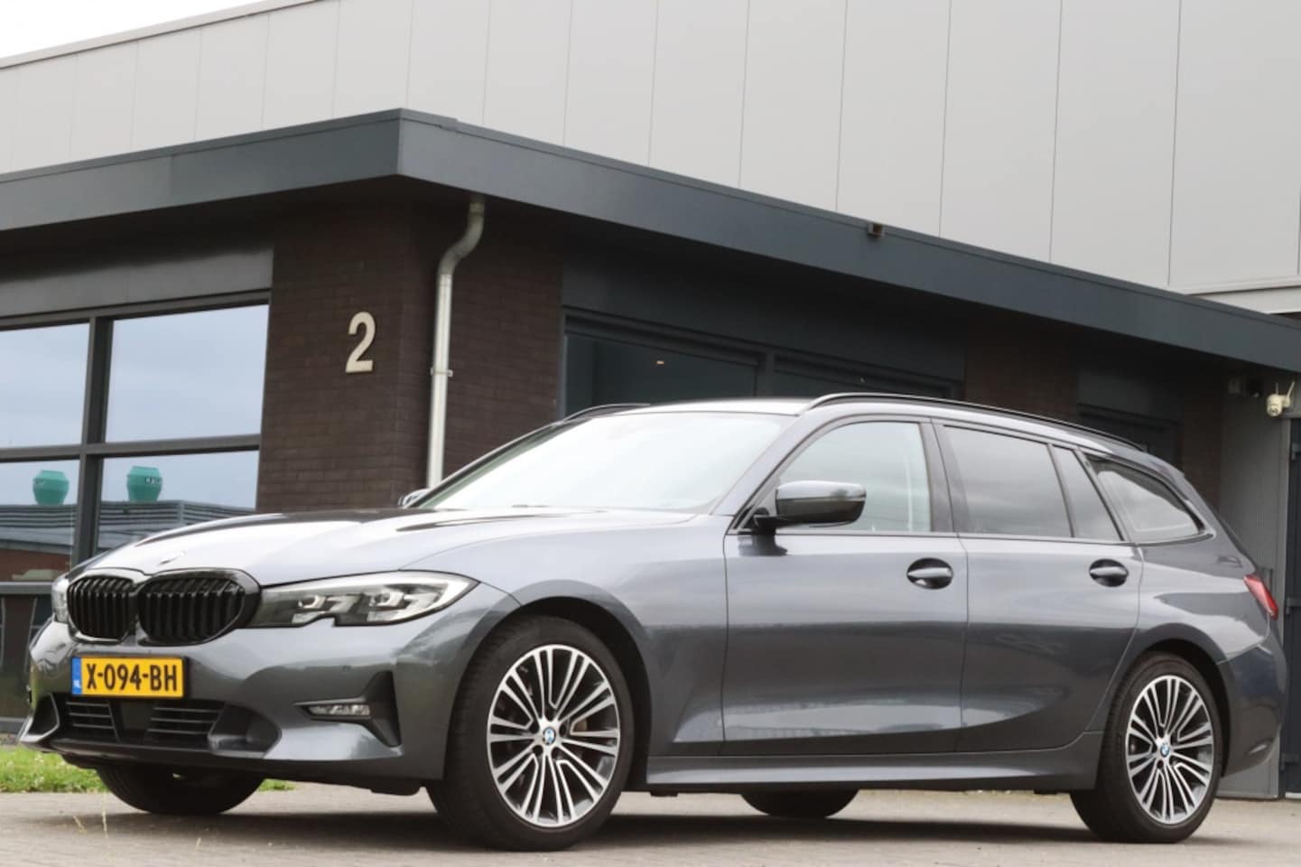 BMW 3-serie Touring - 330i G21 Sport Line ACC 18 inch - AutoWereld.nl