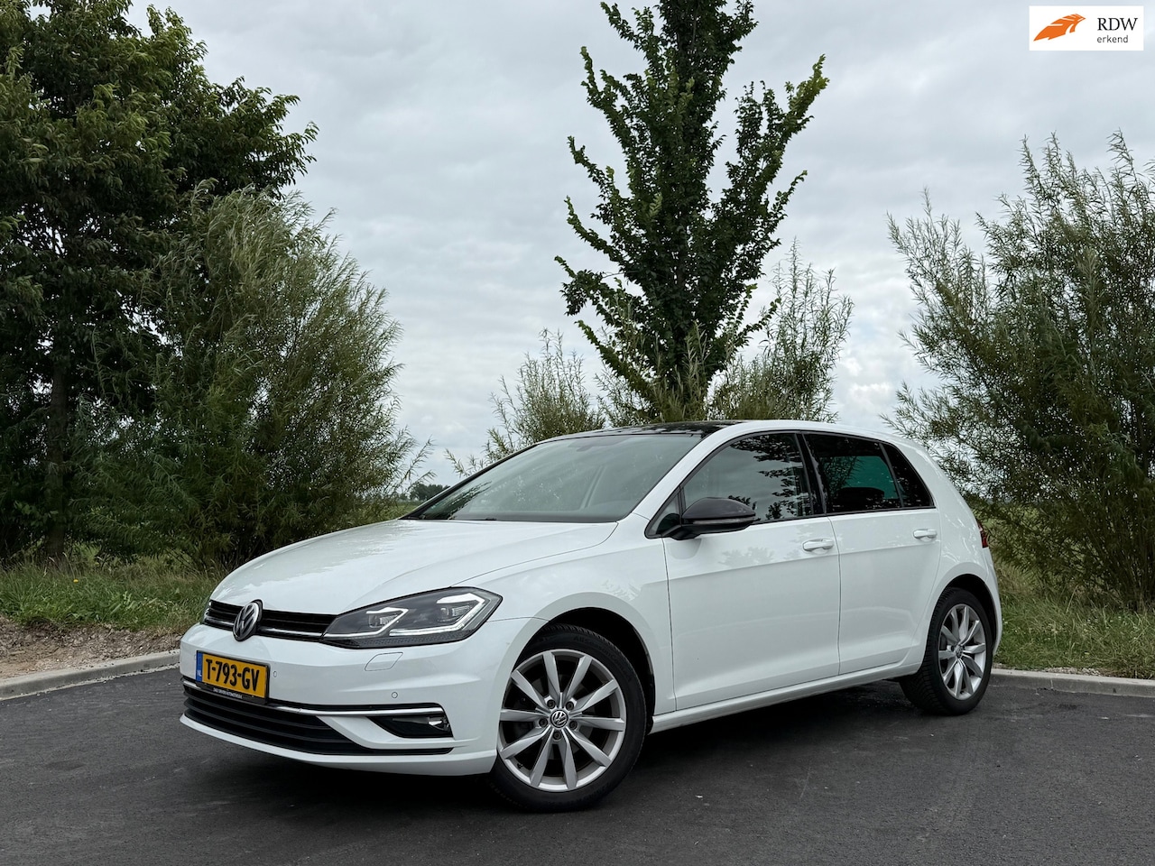 Volkswagen Golf - 1.4 TSI Highline I DIGITAL DASH I PANO - AutoWereld.nl