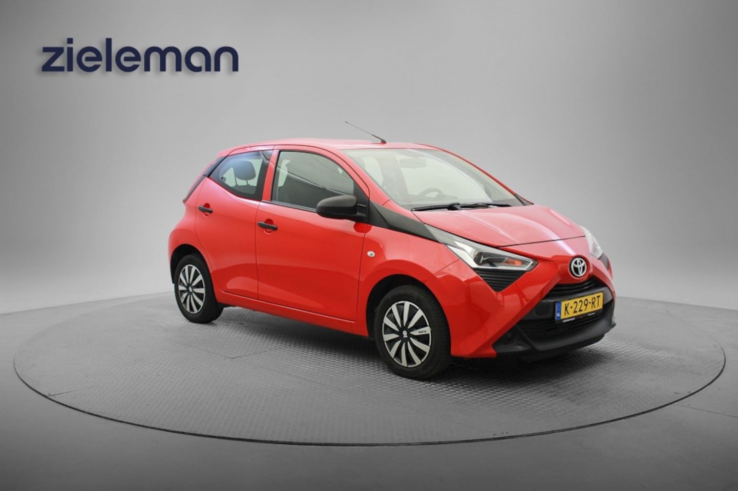 Toyota Aygo - 1.0 VVT-I X-Fun - Airco, Multifunctioneel stuur, Bluetooth - AutoWereld.nl