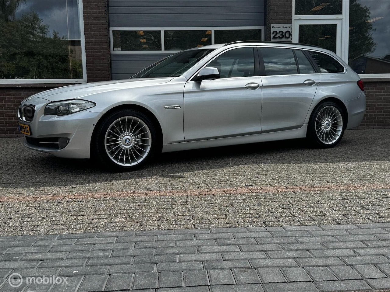 BMW 5-serie Touring - 523i High Executive LEDER/AIRCO/CAM - AutoWereld.nl