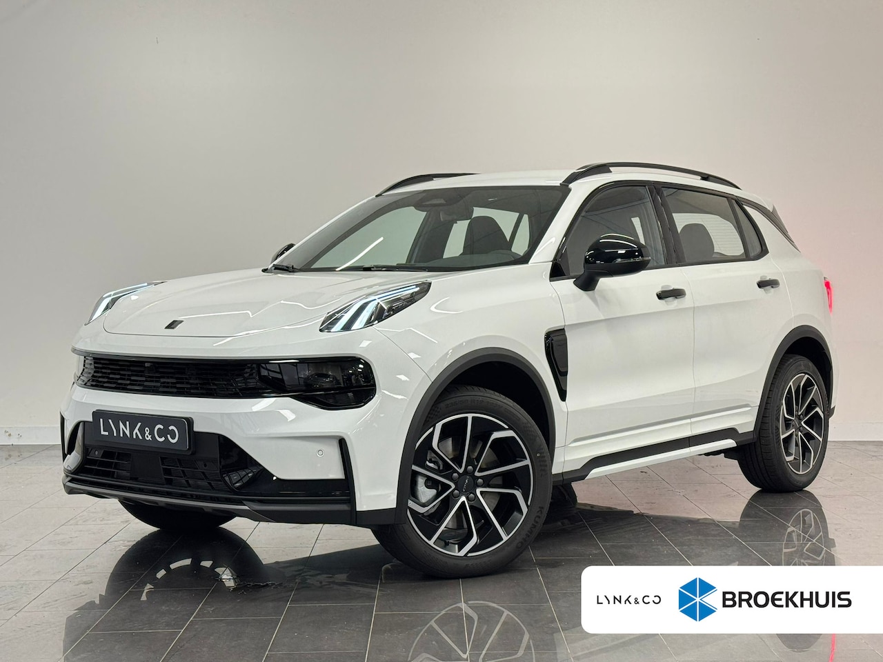 Lynk & Co 01 - 1.5 Core | Camera | Apple Carplay/Android Auto | Cruise control adaptief | Stoelverwarming - AutoWereld.nl