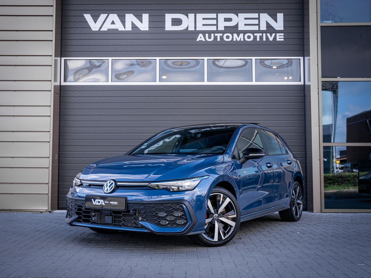 Volkswagen Golf - 8.5 1.5 eHybrid GTE - Pano l HUD l Trekhaak l 360cam - AutoWereld.nl