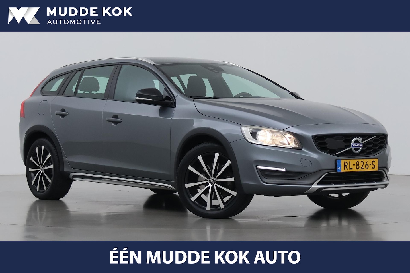 Volvo V60 Cross Country - 2.0 D3 Momentum Business | Trekhaak | Navigatie | Cruise Control | Parkeersensoren | 18 In - AutoWereld.nl