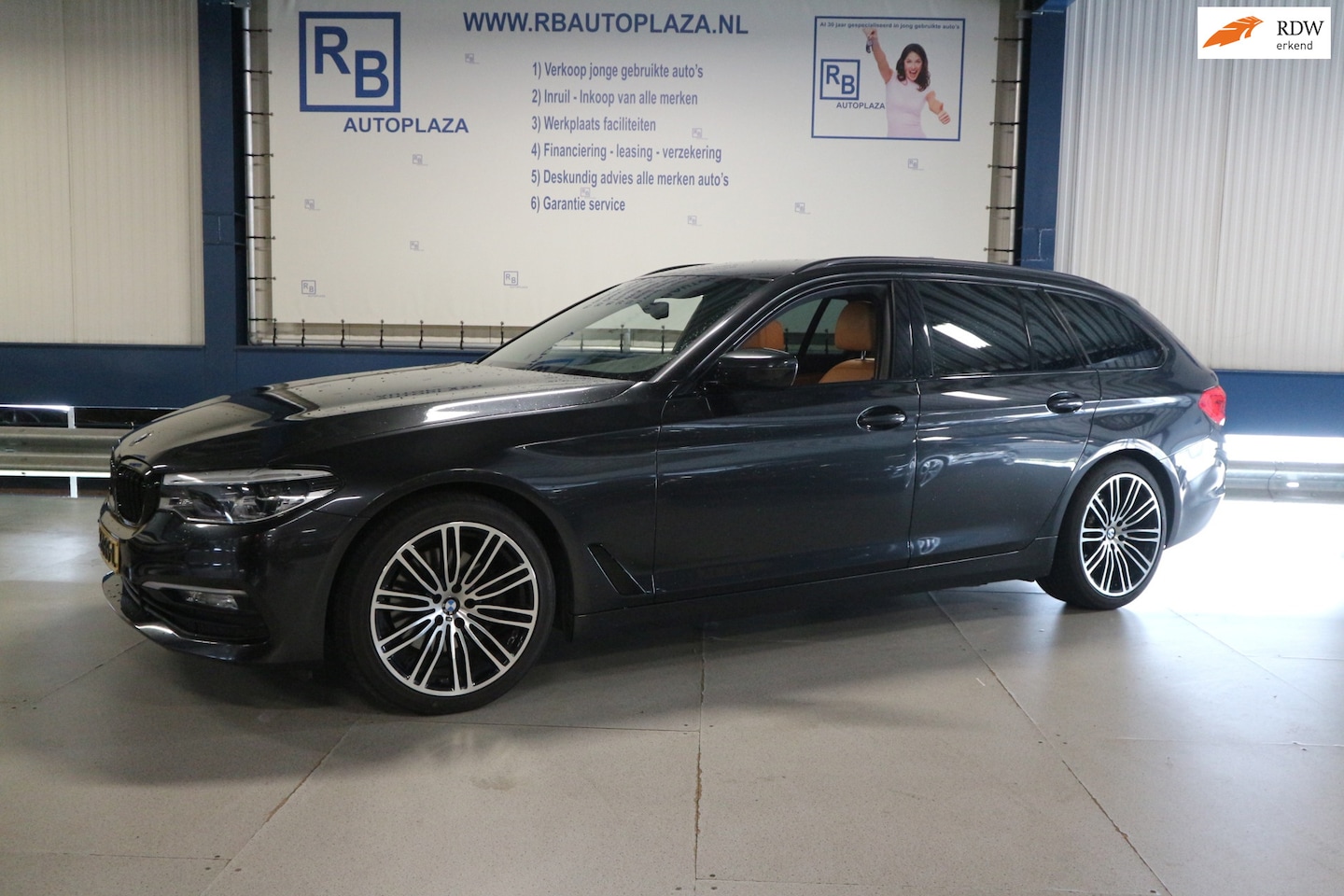 BMW 5-serie Touring - 520i High Executive / A KWALITEIT / TRIPPLE A ! ! ! - AutoWereld.nl