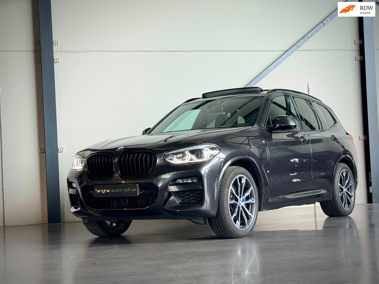 BMW X3 - xDrive30e XDrive30e, Panodak, Trekhaak, Leer, ACC, Memory stoelen, 20" - AutoWereld.nl