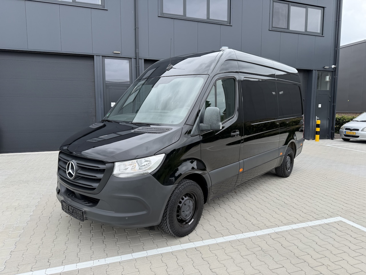 Mercedes-Benz Sprinter - 316 2.2 CDI L2H2 3500 kg trekhaak / MBUX / Clima / Camera / RWD - AutoWereld.nl