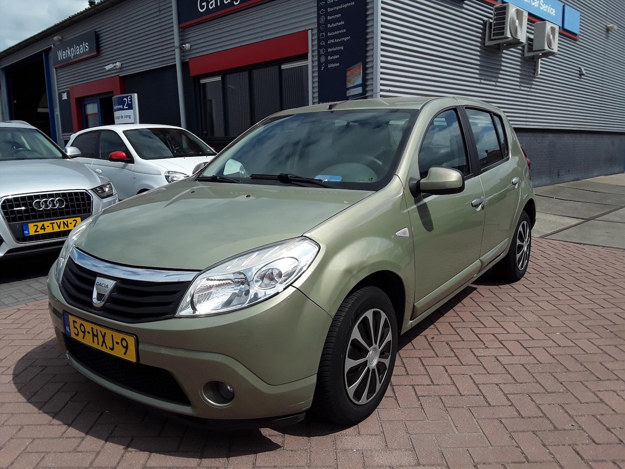 Dacia Sandero - 1.6 MPI 90 Lauréate - AutoWereld.nl