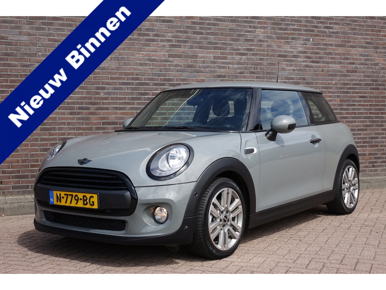 MINI 3-Deurs - 1.2 Cooper One Chili, leder, navi, pdc, 17" velgen, nieuwstaat! lage km stand - AutoWereld.nl